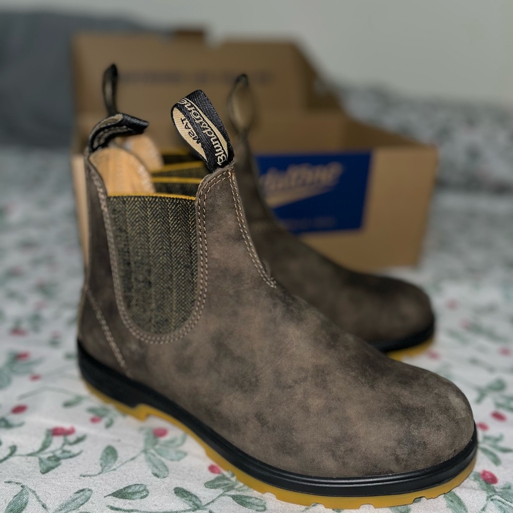 Blundstone Brown Suede Ankle Boots